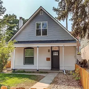 Artsy Platt Park Suite, Quick Mountain Access! Holiday home Denver